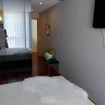 Apartment En Face De La *