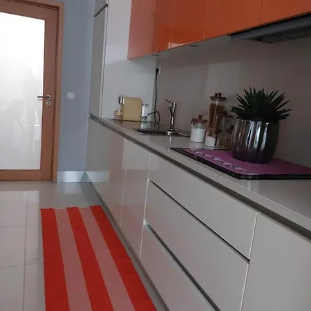 En Face De La Azurara