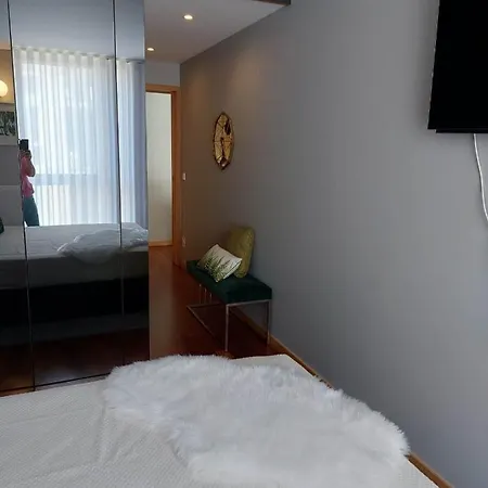 Apartment En Face De La *