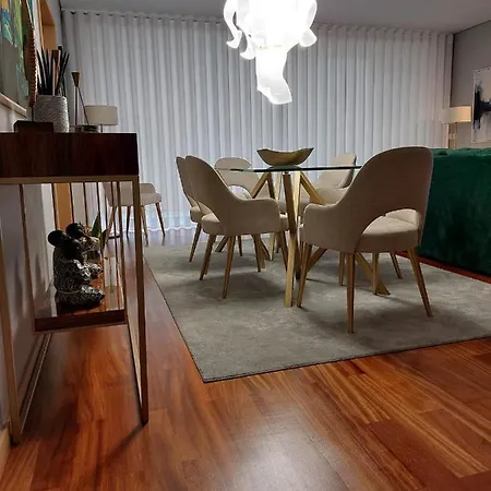 En Face De La Azurara