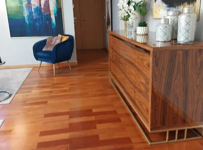 Apartment En Face De La *