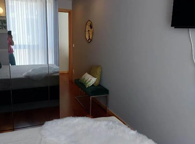 Apartment En Face De La *