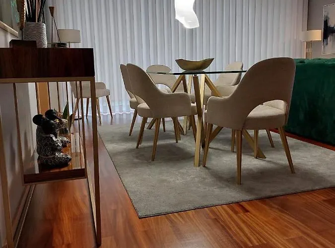 En Face De La Azurara